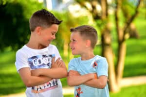 Mehr über den Artikel erfahren Wenn mein Kind sich verliert – warum hochsensible Kinder das Verhalten anderer übernehmen