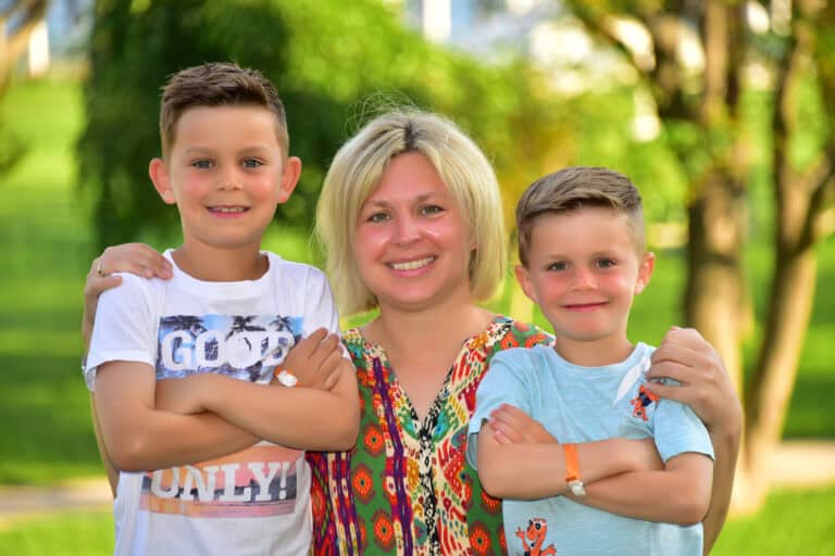 Mehr über den Artikel erfahren Wenn Loslassen weh tut – warum Kindergartenabschiede so viel tiefer gehen, als wir denken